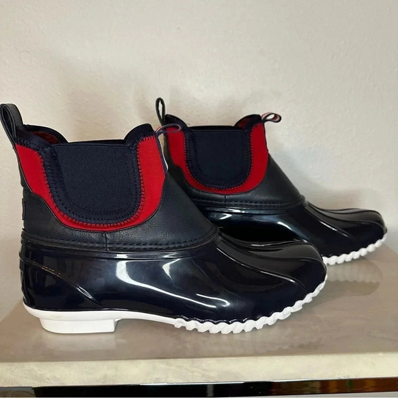 Tommy Hilfiger Rain Bootie Chelsea Ankle Boot Preppy Blue Red Pull-on Size 8 - Picture 3 of 9
